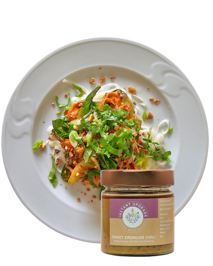 Reisnudel Stir Fry mit Sweet Erdnuss Chili Sauce